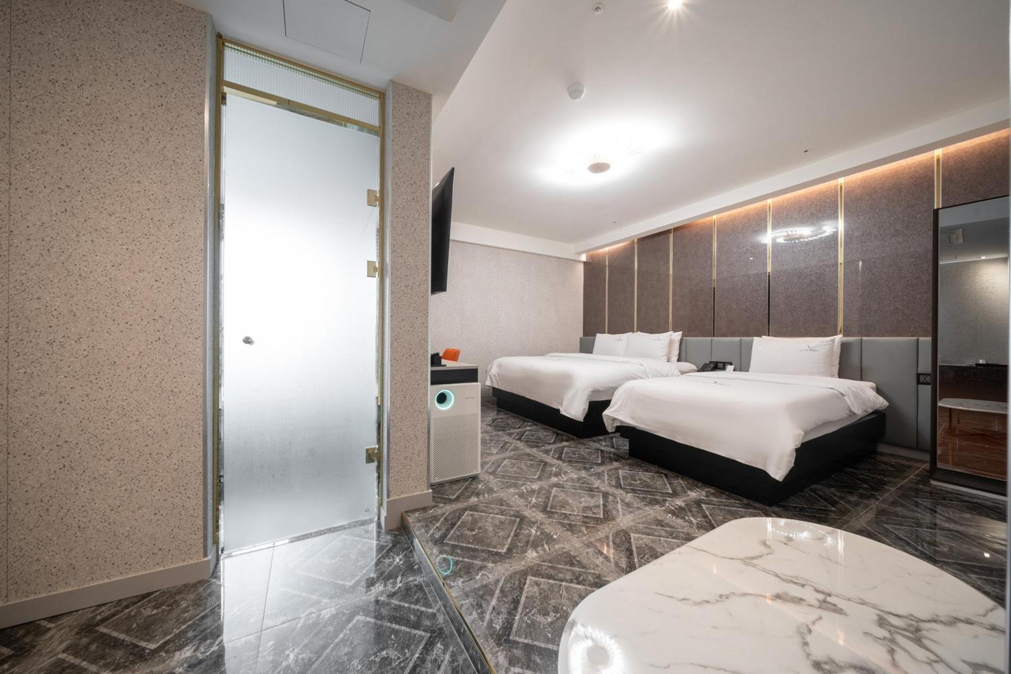 King Room with Two King Beds